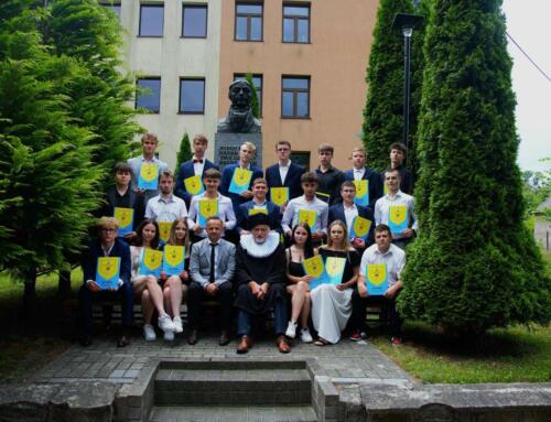 W piątek uroczyście pożegnaliśmy rok szkolny 2024/2025